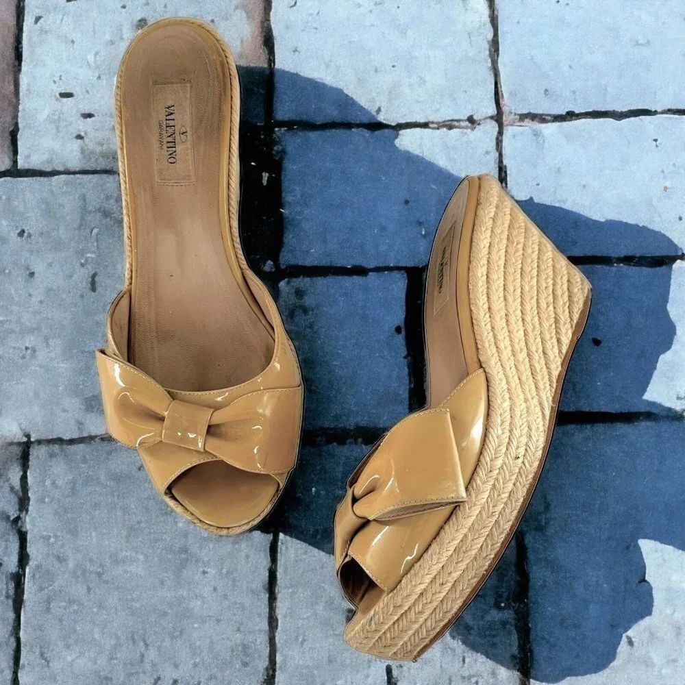 VALENTINO Camel Tan Patent Leather Bow Peep Toe Espadrille Mules Size 40